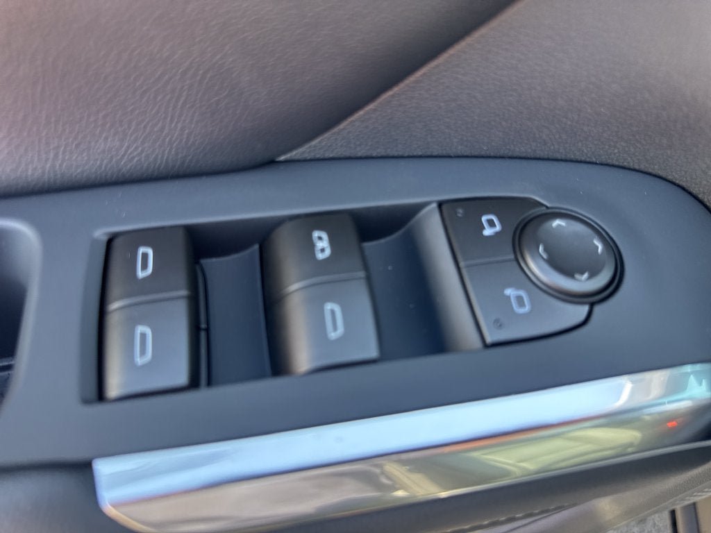 New 2027 Chevrolet Traverse LT w/ LPO, Floor Liner Package FWD image 18