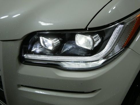 Used 2024 Lincoln Navigator L Black Label image 9