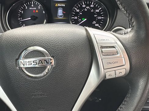 Used 2016 Nissan Rogue SL FWD image 32