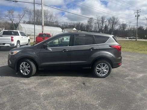 Used 2019 Ford Escape SE image 12