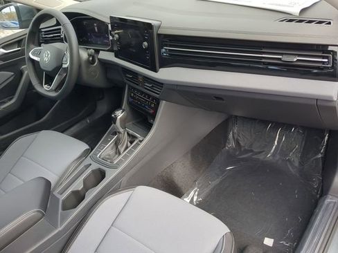 New 2026 Volkswagen Jetta SE FWD image 11