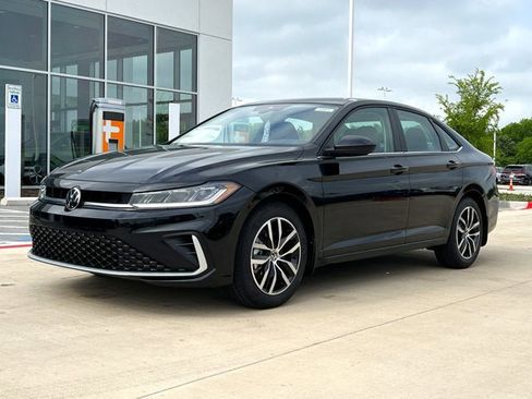 New 2025 Volkswagen Jetta SE image 2