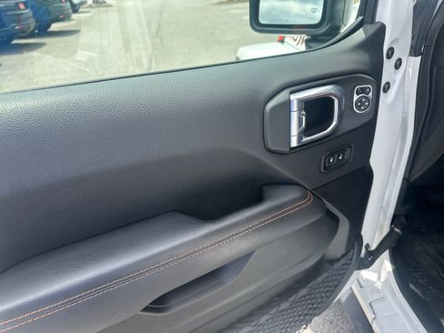 Used 2022 Jeep Gladiator Mojave w/ Cold Weather Group AWD/4WD image 18