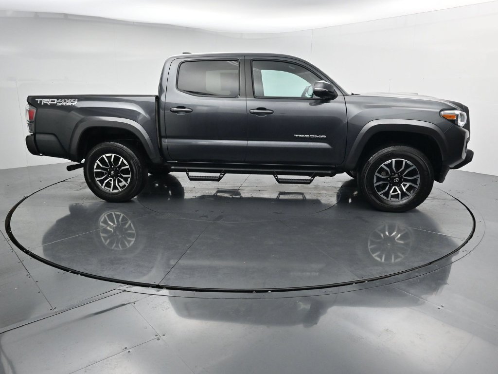 Used 2022 Toyota Tacoma TRD Sport w/ Technology Package AWD/4WD image 9