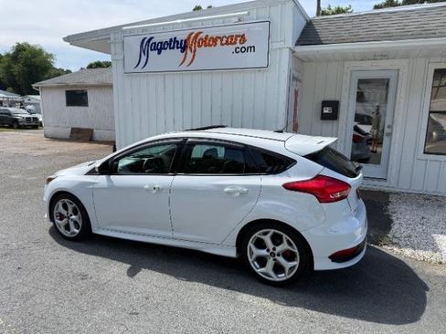Used 2017 Ford Focus ST w/ Equipment Group 402A FWD image 13