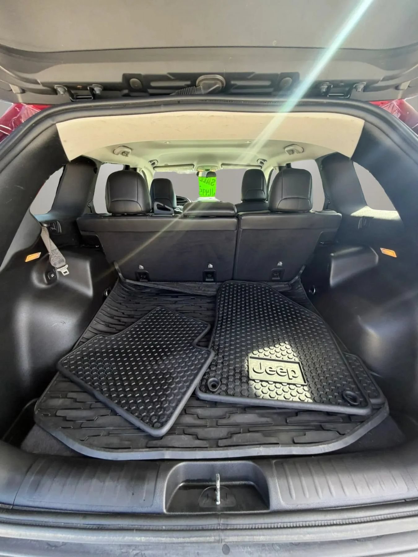 Used 2019 Jeep Cherokee Latitude Plus w/ Cold Weather Group AWD/4WD image 19