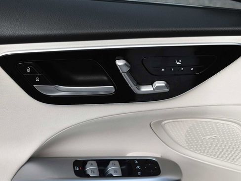 Used 2025 Mercedes-Benz C 300 4MATIC Sedan image 23