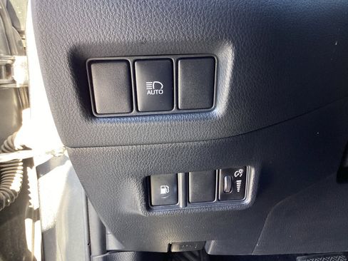 Used 2019 Toyota C-HR XLE FWD image 23
