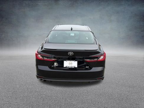 Used 2025 Toyota Camry SE image 7