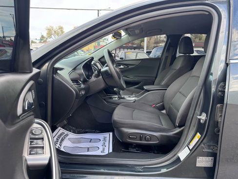 Used 2017 Chevrolet Malibu LT image 13