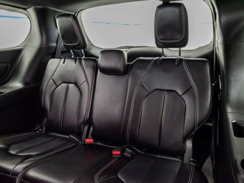 Used 2023 Chrysler Pacifica Touring-L w/ S Appearance Package AWD/4WD image 23