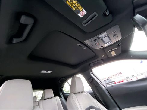 Used 2019 Lexus UX 250h w/ Premium Package image 13