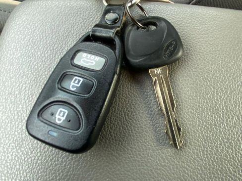 Used 2020 Hyundai Elantra SE FWD image 46
