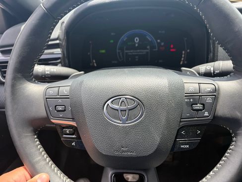 Used 2025 Toyota Camry SE FWD image 11