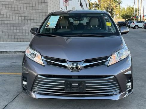 Used 2020 Toyota Sienna XLE Premium w/ Carpet Mat Package FWD image 2