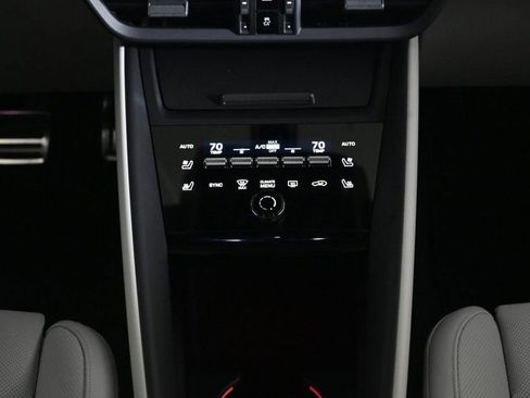 Certified 2025 Porsche Macan Electric image 16