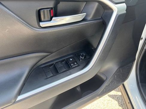 Used 2021 Toyota RAV4 XLE AWD/4WD image 20