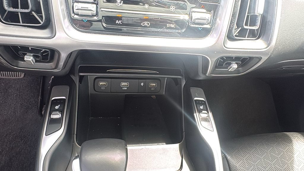 Used 2023 Kia Sorento S w/ Panoramic Sunroof Package AWD/4WD image 21