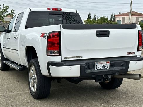 Used 2011 GMC Sierra 2500 Denali w/ Suspension Package, Off-Road image 4