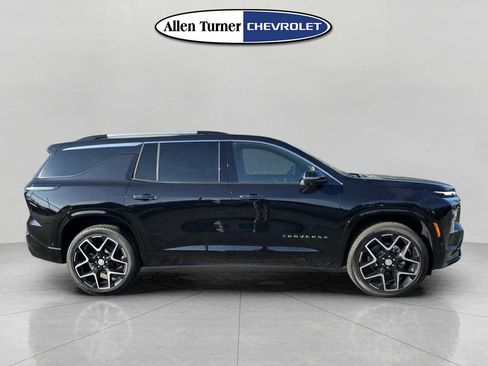 New 2026 Chevrolet Traverse High Country image 3