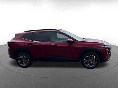 Used 2025 Chevrolet Trax LT w/ LT Convenience Package FWD image 13