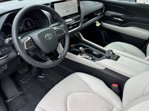 Used 2026 Toyota Grand Highlander AWD Hybrid image 10