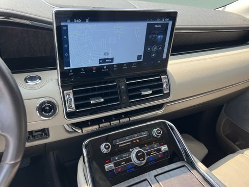 Used 2022 Lincoln Navigator Reserve RWD image 17