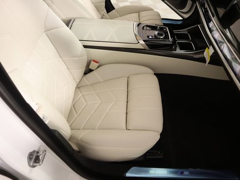 New 2026 BMW 740i RWD image 13