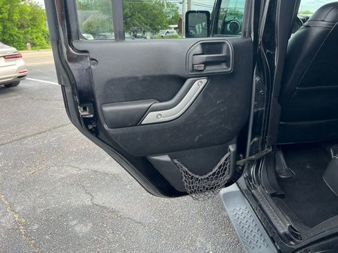 Used 2016 Jeep Wrangler Unlimited Rubicon AWD/4WD image 14