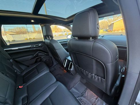 Used 2012 Porsche Cayenne AWD/4WD image 18