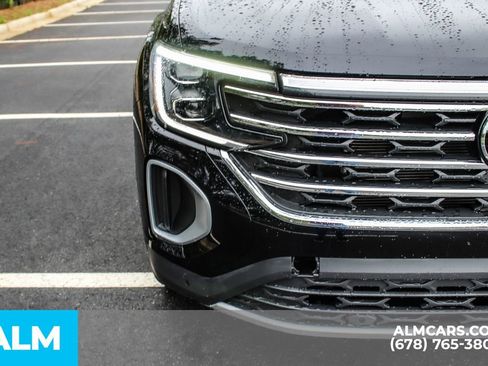 Used 2025 Volkswagen Atlas SE FWD image 12