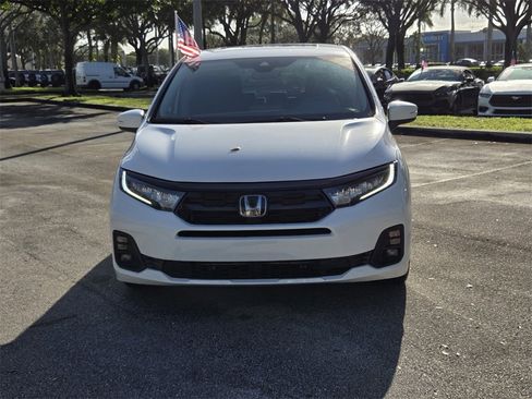 Used 2025 Honda Odyssey Touring image 2