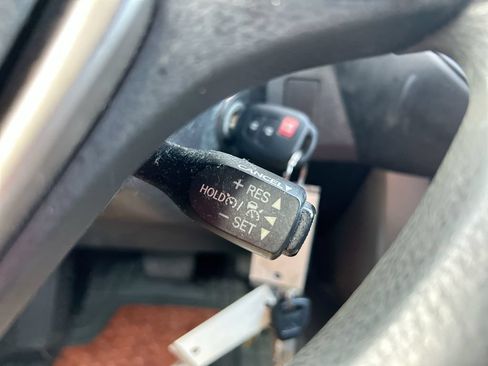 Used 2018 Toyota RAV4 LE FWD image 17