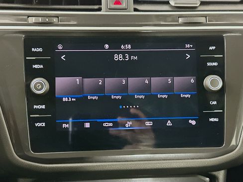 Used 2024 Volkswagen Tiguan SE image 19