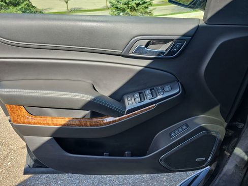 Used 2017 Chevrolet Suburban Premier image 30