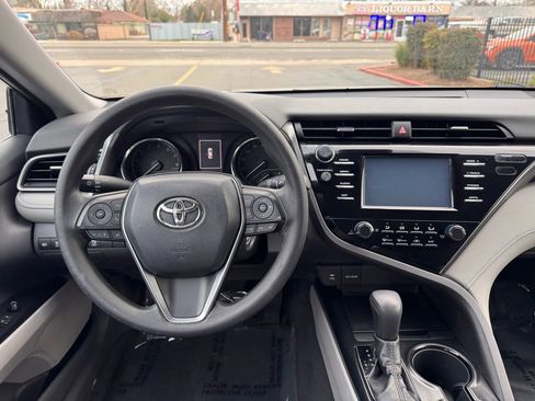 Used 2019 Toyota Camry LE image 20
