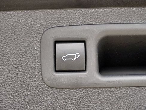 Used 2023 Toyota Highlander LE AWD/4WD image 20