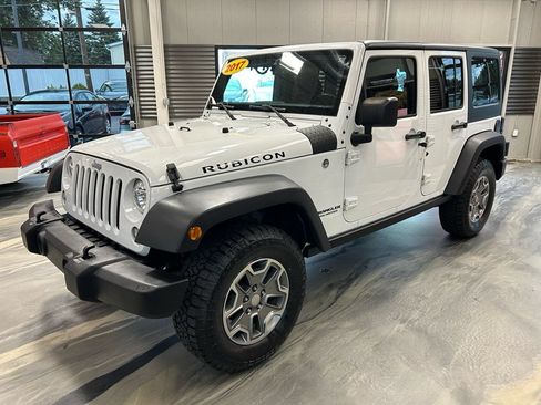 Used 2017 Jeep Wrangler Unlimited Rubicon w/ Connectivity Group AWD/4WD image 32