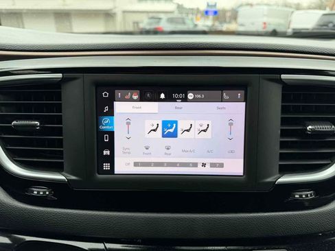 Used 2023 Chrysler Voyager LX image 28