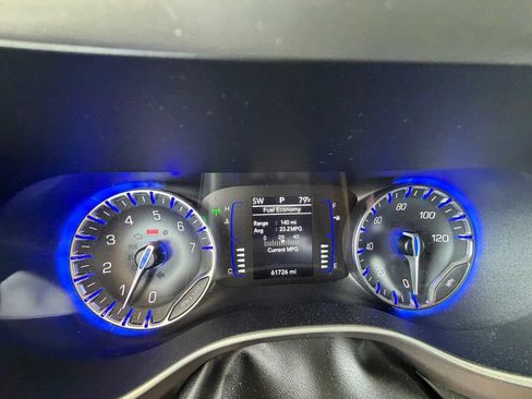 Used 2018 Chrysler Pacifica Touring Plus FWD image 37
