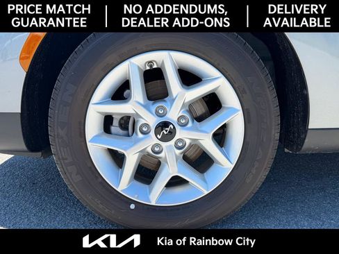 Used 2025 Kia Soul LX w/ LX Technology Package FWD image 8