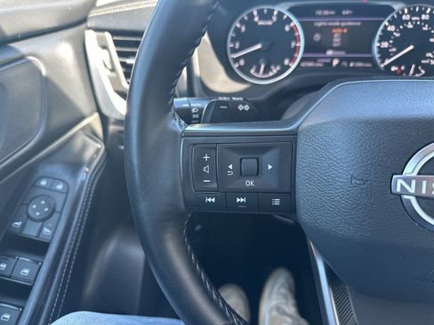 Used 2025 Nissan Rogue SV FWD image 28