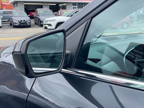 Used 2022 Chevrolet Equinox LT w/ Driver Convenience Package image 23