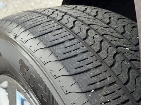 Used 2014 Buick Enclave Leather w/ Trailering Provision Package image 27