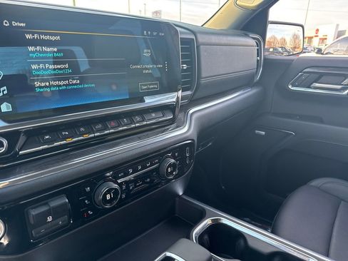 Used 2024 Chevrolet Silverado 1500 LTZ image 25