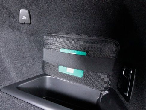 Certified 2025 Volvo XC90 B6 Plus w/ Protection Package Premier image 33