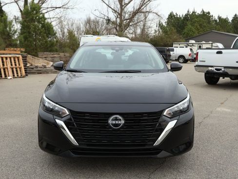 Used 2024 Nissan Sentra SV image 2