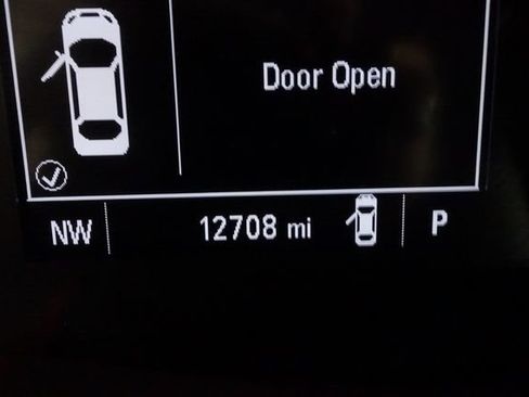 Used 2022 Chevrolet Trax LT w/ Premium Seat Package image 17