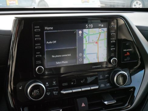 Used 2021 Toyota Highlander XLE image 22