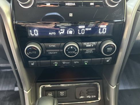 Used 2020 Subaru Ascent Premium w/ Convenience Package AWD/4WD image 21